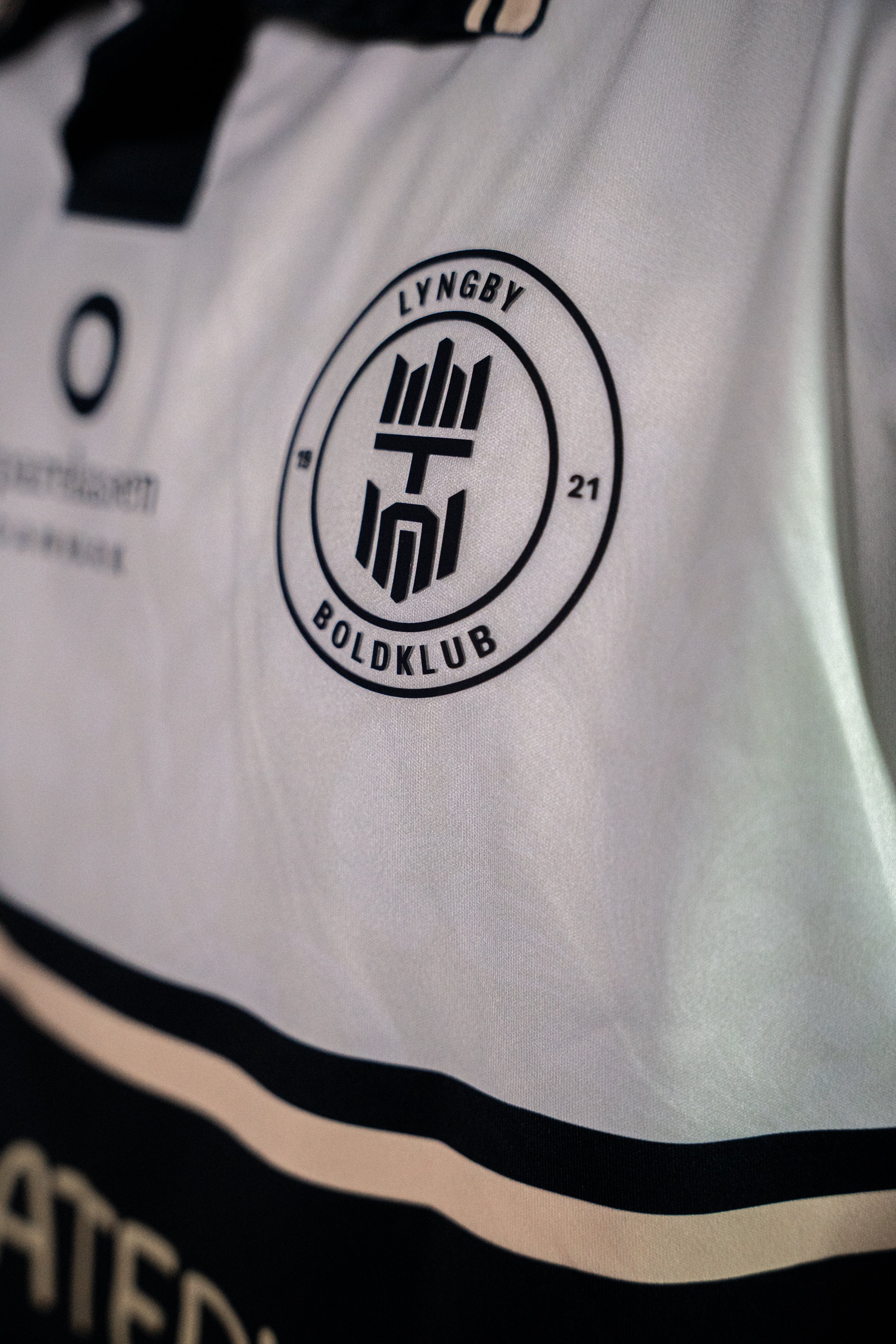 UDEBANETRØJE 2026/2027