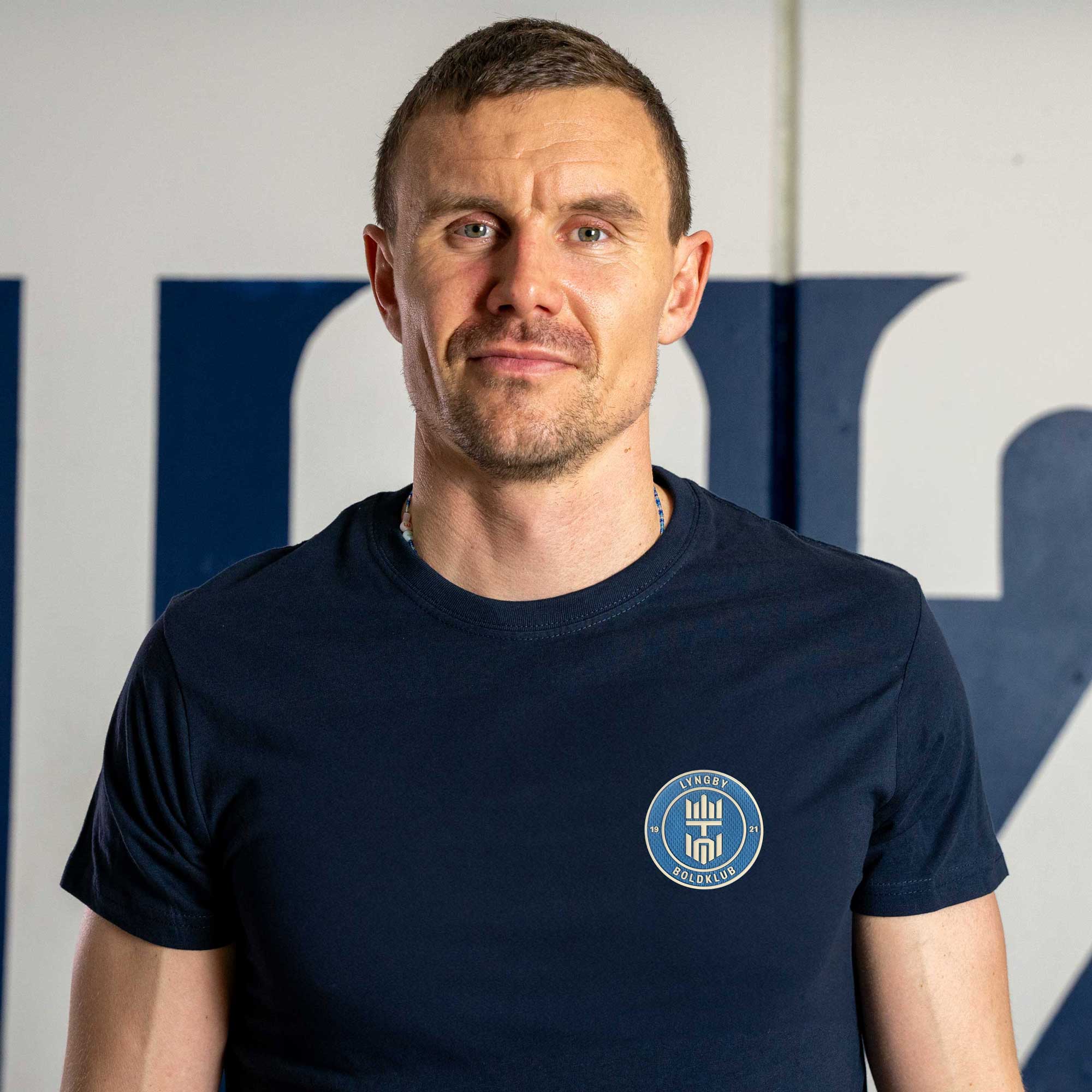 T-shirt - logo på bryst - navy