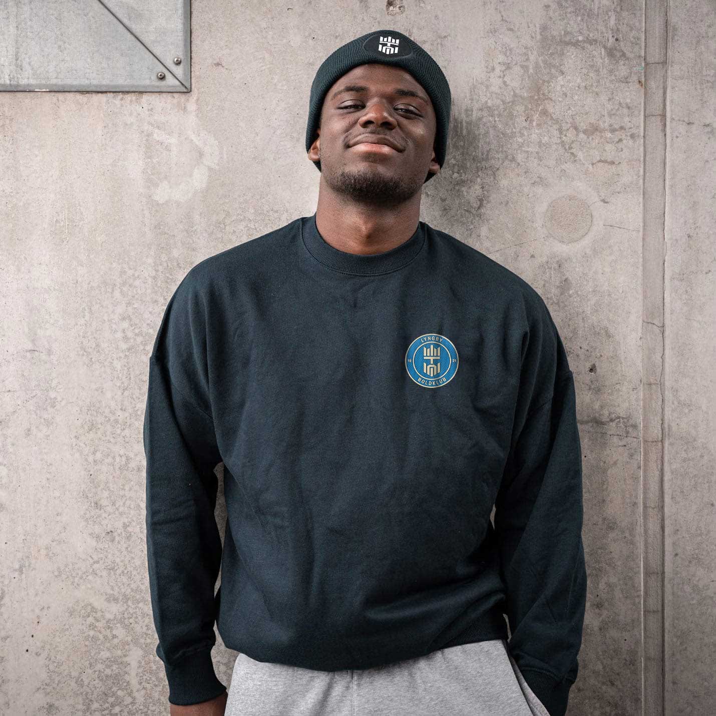 Onlinevare: Sweatshirt barn - logo på bryst - navy